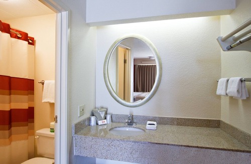 Newtonville Hotel | Red Roof Inn Albany Airport