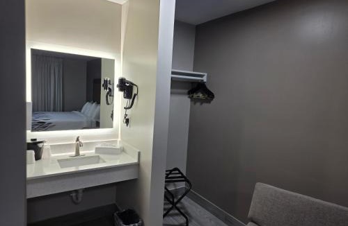 Green Brook Hotel | Red Roof Inn Green Brook - Somerset