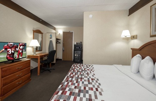 Yorkshire Hotel | Red Roof Inn & Suites Newark - University