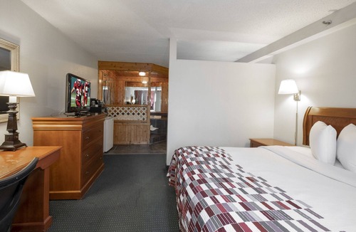 Yorkshire Hotel | Red Roof Inn & Suites Newark - University
