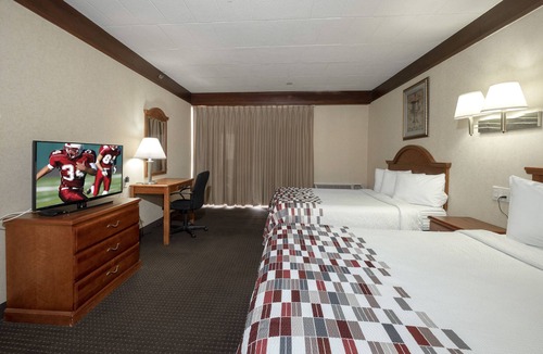 Yorkshire Hotel | Red Roof Inn & Suites Newark - University