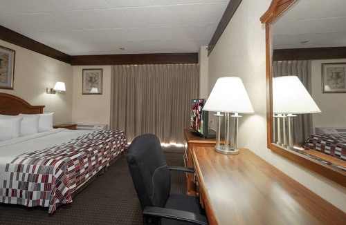 Yorkshire Hotel | Red Roof Inn & Suites Newark - University