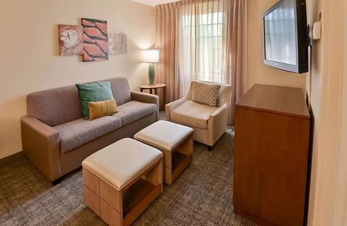 Plantation Hotel | Relax and Unwind! 2 Pet-friendly Suites, Outdoor Pool, with Free Breakfast!