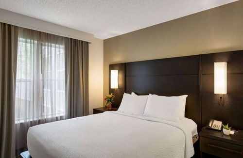 Mount Tabor Hotel | Relax and Recharge! Two Pet-friendly 2BR Suites with Kitchens, Free Breakfast!