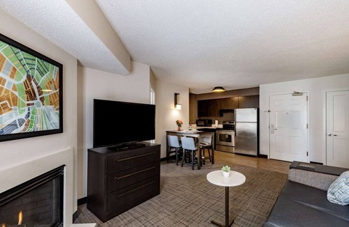 Mount Tabor Hotel | Relax and Recharge! Two Pet-friendly 2BR Suites with Kitchens, Free Breakfast!