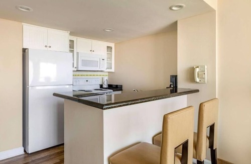 Northeast Virginia Beach Hotel | Relax by the Ocean | 4 Suites with Full Kitchen, Outdoor Pool & Great Views