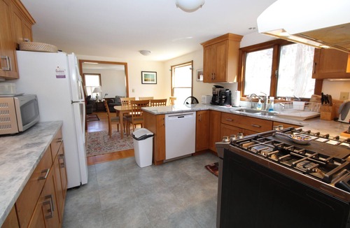 Wellfleet House | Relax & Enjoy The Garden House (1693)