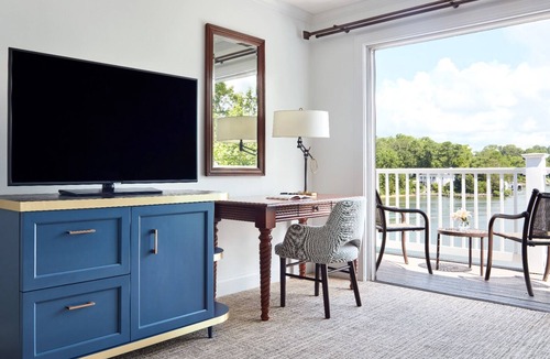 Irvington Hotel | Relax in a Balcony Room w/Water View – Ideal for Family Retreats |Seasonal Pool