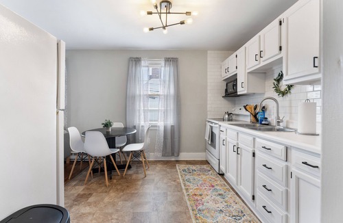 Old Town Fredericksburg Apartment | Relax in a Big, Bright Apartment Above a Café