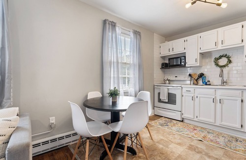 Old Town Fredericksburg Apartment | Relax in a Big, Bright Apartment Above a Café