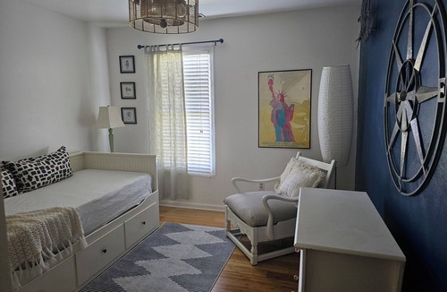 Queenstown House | Relax in Style at This Airy 3BR/2BA Retreat with Outdoor Oasis