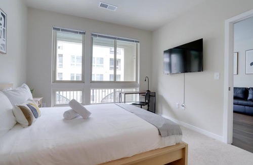Groveton Apartment | Relax in Style Minutes from DC and Alexandria