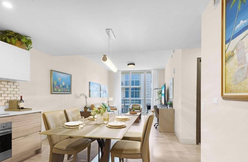 Hollywood Apartment | Relax Near Beach| Rooftop Pool – Hot Tub+ Gym