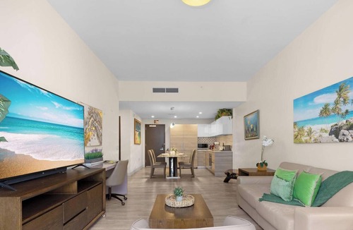 Hollywood Apartment | Relax Near Beach| Rooftop Pool – Hot Tub+ Gym