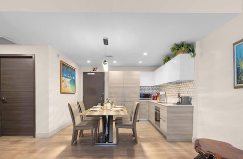 Hollywood Apartment | Relax Near Beach| Rooftop Pool – Hot Tub+ Gym