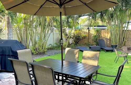 River Oaks House | Relax or workout in this amazing backyard! Walk to YOT & LMC