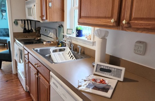 Lottsburg Cottage | Relax & Renew in a WATERFRONT Cottage , private pier, kayaks, fishing, wineries.