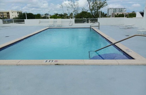 North Beach Condo | Relax with a spectacular view, 5 min walk to the beach, restaurants, supermarket