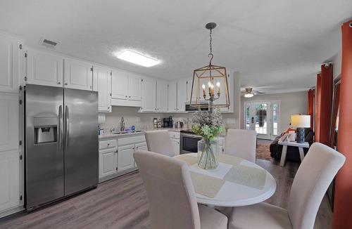 Jackson House | Relaxing 2BR 1BA Townhome Loaded Amenities Central Location Near I-40