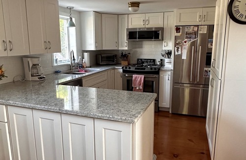 South Chatham House | Relaxing 3br, private yard, walk to beach, close to bike trail and shopping!