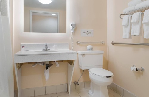 Smithfield Hotel | Relaxing Accommodation near Bally's Twin River Lincoln | Free Parking & Bfast!