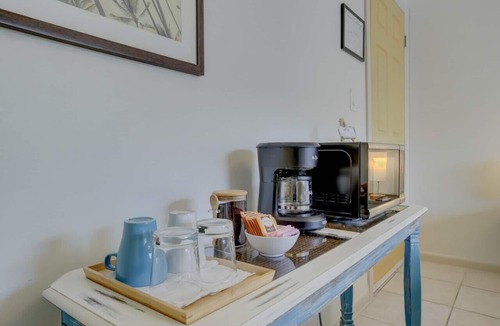 River Oaks Villa | Relaxing bedroom vacation near city/beach/airport