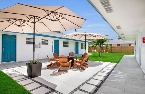 River Oaks Villa | Relaxing bedroom vacation near city/beach/airport
