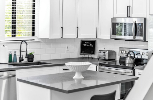 Victoria Park House | Relaxing Getaway, Minutes to Beach, Las Olas & DT