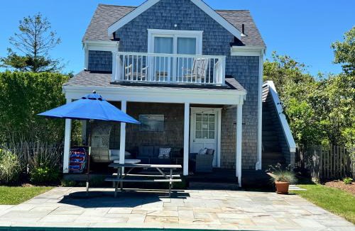 Madequecham House | Relaxing guesthouse with pool, stunning views close to beach