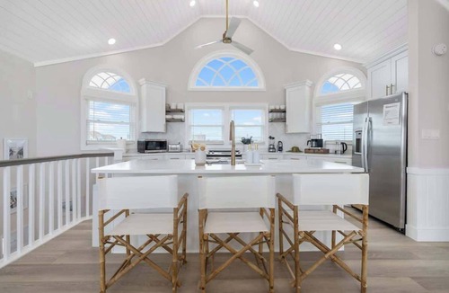 Waves House | Relaxing Oceanfront Retreat | Pool with Optional Heater, Hot Tub + Sleeps 14