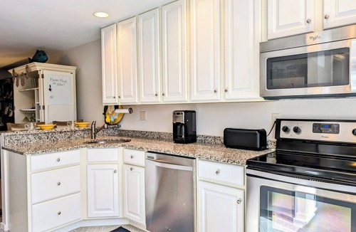 Bethany Beach House | Relaxing Retreat in VBW, Bethany Beach – 3BR Townhome with Porch & Pool Access