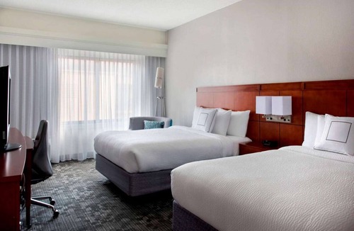 Middletown Hotel | Relaxing Stay! Fully-furnished, Pet-Friendly Property! Swimming Pools!