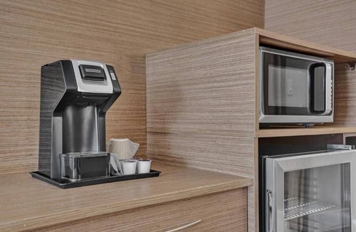 Galt Mile Hotel | Relaxing Unit w/Balcony Near Bonnet House – A Relaxing Oasis for Your Getaway