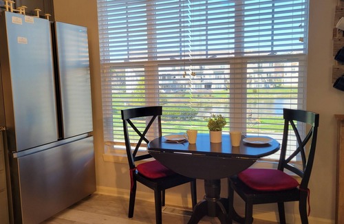 Frankford House | Remodeled 2025. Free Parking-2 m to Beach-Spacious-Free Pool-Game Room-King Bed