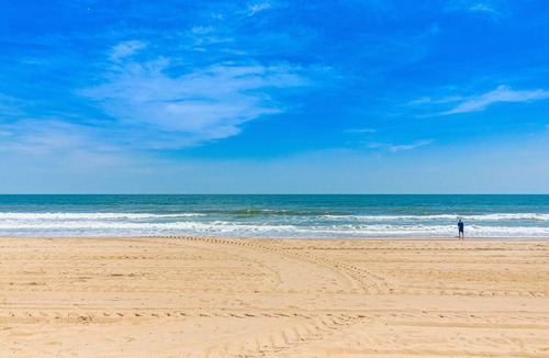 Midtown Ocean City Condo | Remodeled Canvasback Condo 1/2 Block from the Beach w/ Free WiFi, Laundry & AC!