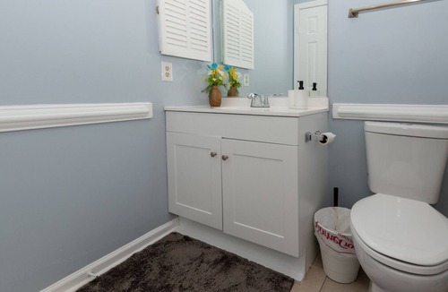 Fentress House | Remodeled Gorgeous Townhome 15 min from the beach