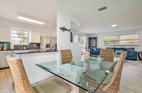 Kings Point House | Remodeled HOT TUB & HEATED POOL home, 8 minutes to the beach! Shark Tank Getaway