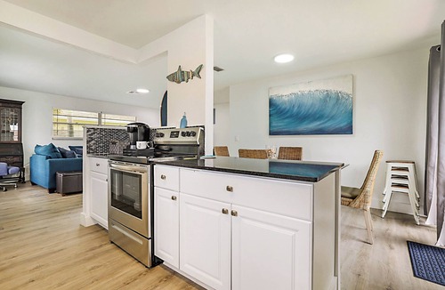 Kings Point House | Remodeled HOT TUB & HEATED POOL home, 8 minutes to the beach! Shark Tank Getaway