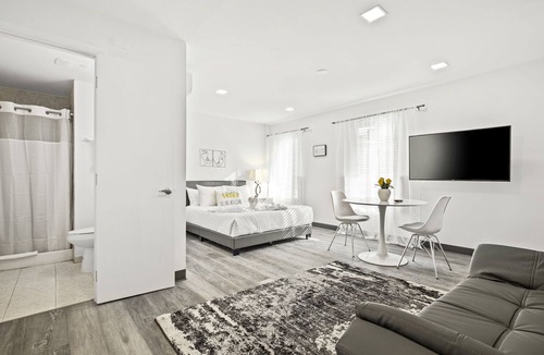 South Miami House | Remodeled Studio's in Downtown South Miami ~ Free Cable and WiFi