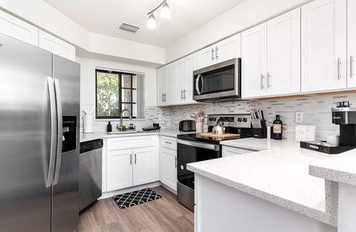 Delray Beach House | Remodeled Townhome with Pool & Lake Views in Gated Community
