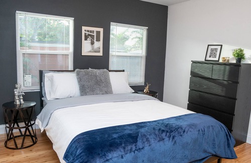 Highland Garden Condo | Renovated 1920'S Charming Industrial 2/2 Unit