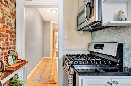 Fan District Apartment | Renovated 1st Floor Unit in the Fan