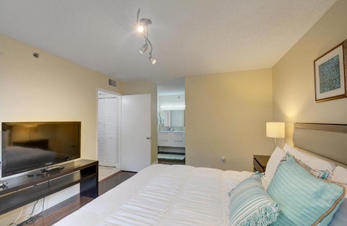 Aventura Apartment | Renovated 2/2 Unit at Yacht Club/Aventura