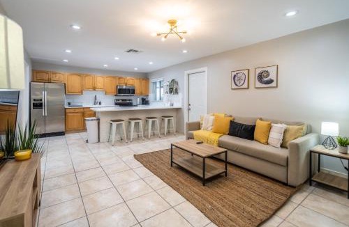 Allapattah Apartment | Renovated 2 BD Home w/Private Parking, Gallery & W/D