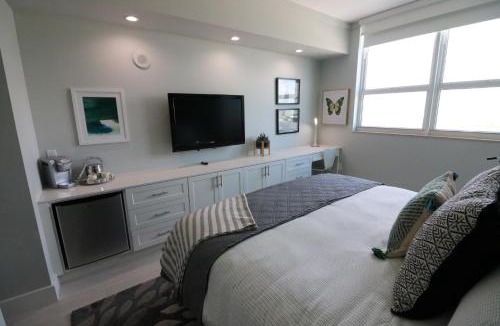 Coconut Grove Hotel | Renovated 21st Floor Private Unit located in Coconut Grove Hotel