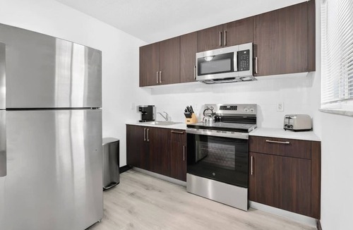 Poinciana Park Apartment | Renovated 2BR Near Beach, Airport, and Las Olas