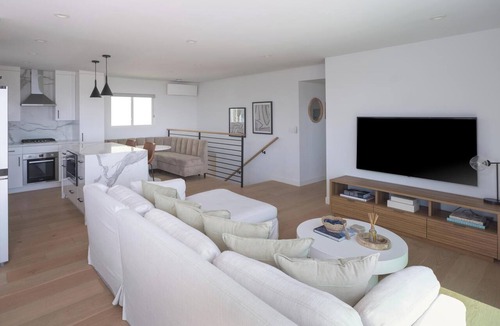 El Porto Apartment | Renovated 2BR Steps from the Pacific with AC, Parking