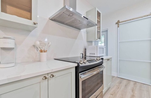 Coral Way House | Renovated 3BR/3 En-Suite BA! Sleeps 8 w/Gazebo