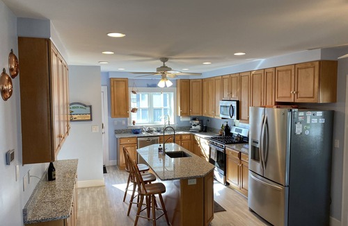 Rehoboth Beach House | Renovated 5BR: 1 Block to Ocean & Boardwalk + Parking for 4 cars + Sleeps 17!
