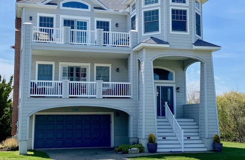 Admiral Estates House | Renovated and upgraded property just a short block to the beach.
